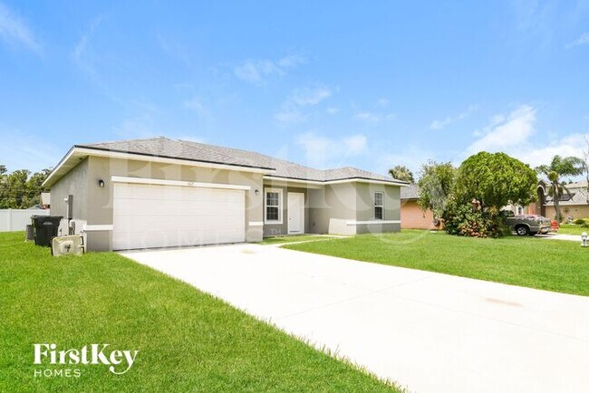 Building Photo - 667 Reindeer Dr