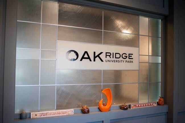 Entrance - Oak Ridge at University Park Senior Apartm...