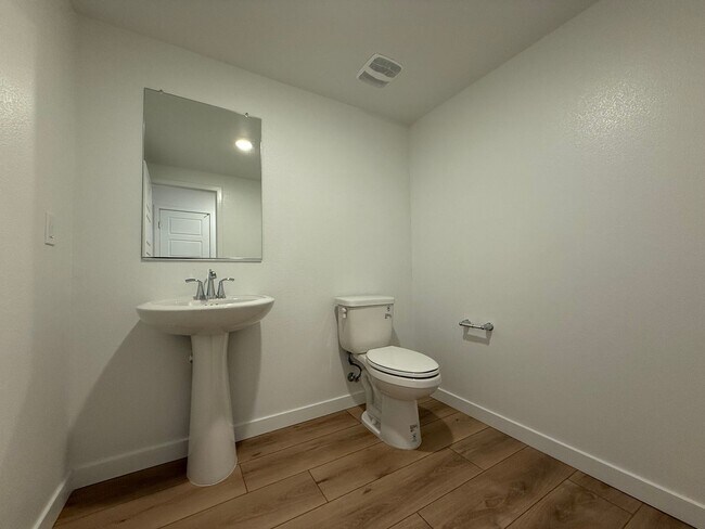 Building Photo - ONLY 1 YEAR OLD, 3BD/2.5BA luxury townhome in Skye Canyon