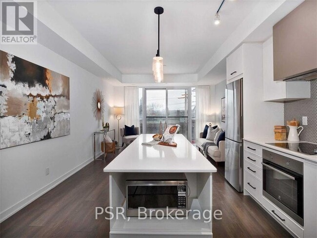 Building Photo - 899 Queen St E