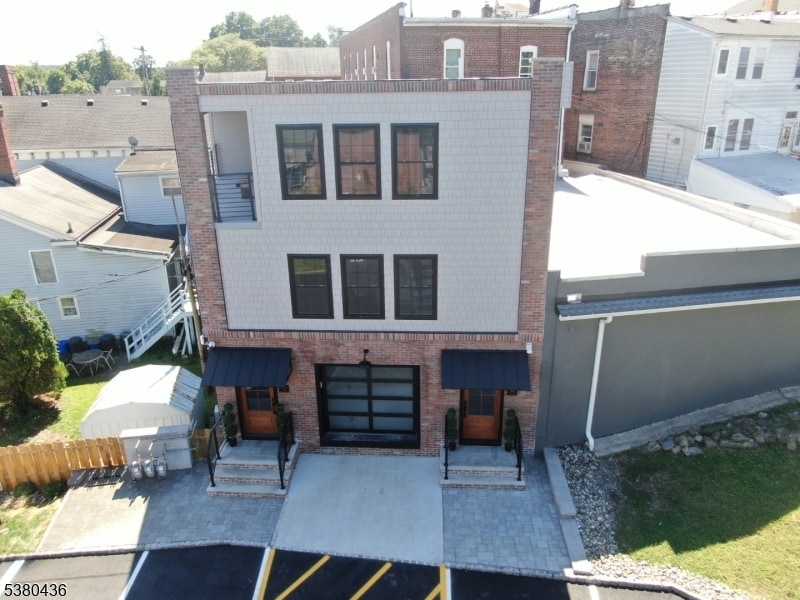 Primary Photo - 42 W Main St