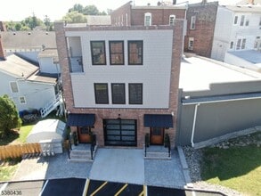 Building Photo - 42 W Main St