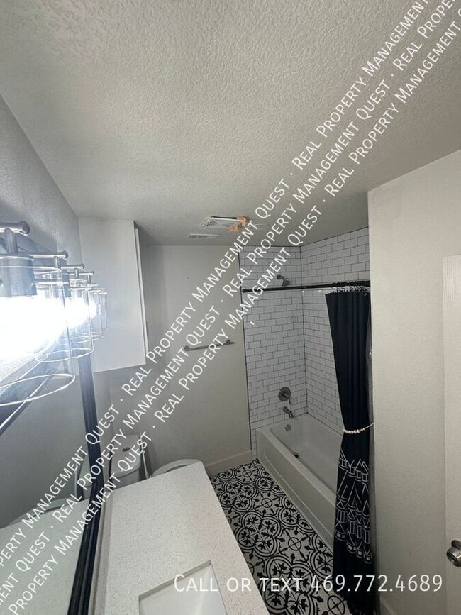 Building Photo - 5100 Eagle Nest Dr