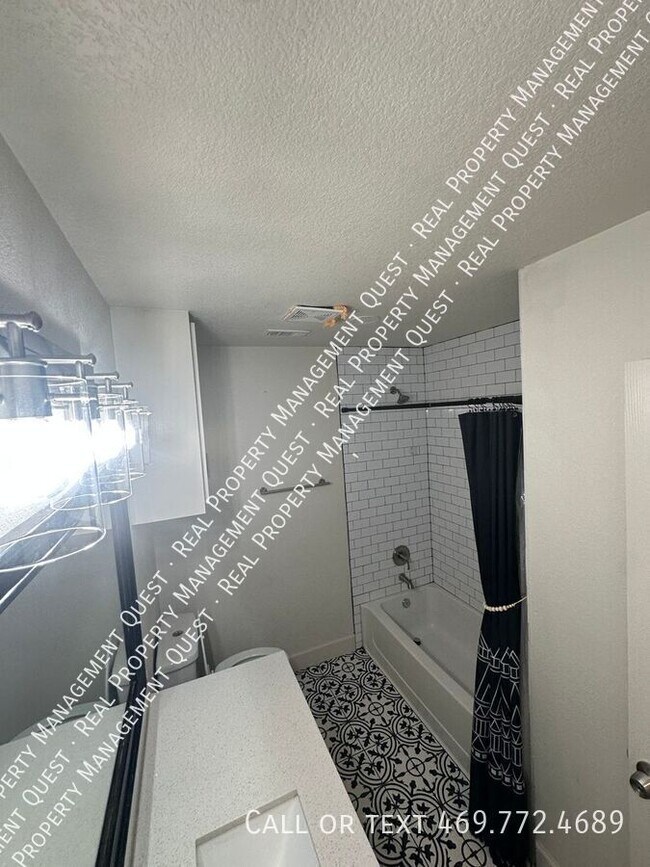 Foto del edificio - 5100 Eagle Nest Dr