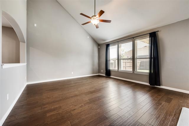 Foto del edificio - 6205 Roaring Creek