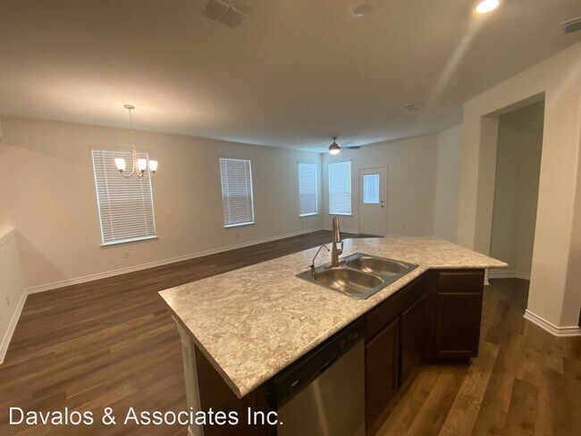 Foto del edificio - 3 br, 5 bath House - 11335 Camassia