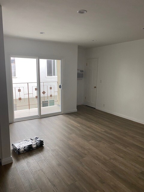 Foto del edificio - 1017 N Genesee Ave