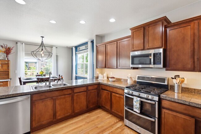 Building Photo - Spacious 4-Bedroom Home in Windshire Park