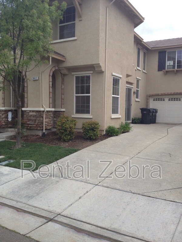 Building Photo - 2417 White Dr