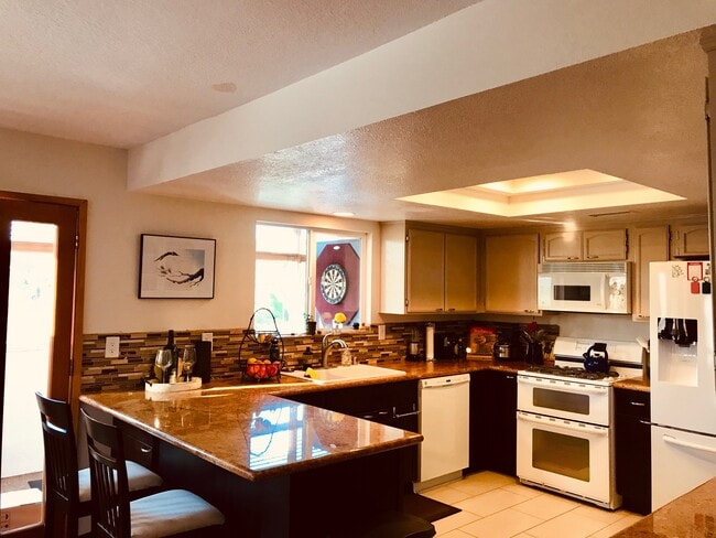 Kitchen - 2657 Cazadero Dr