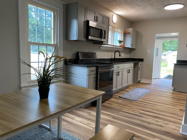 Building Photo - 7173 Beechland Ave