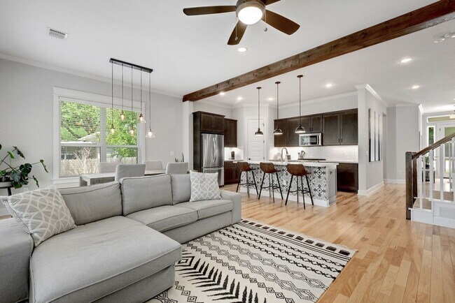 Foto del edificio - North Loop Area Gem!!!