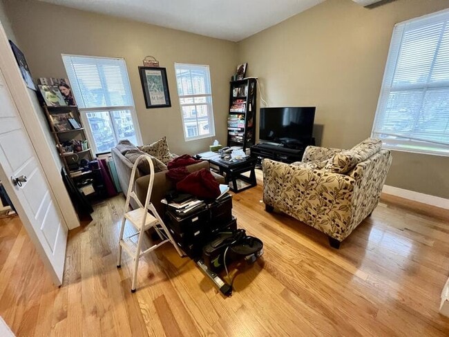 Building Photo - 832 Dorchester Ave