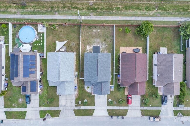 Foto del edificio - 2113 Jessa Dr