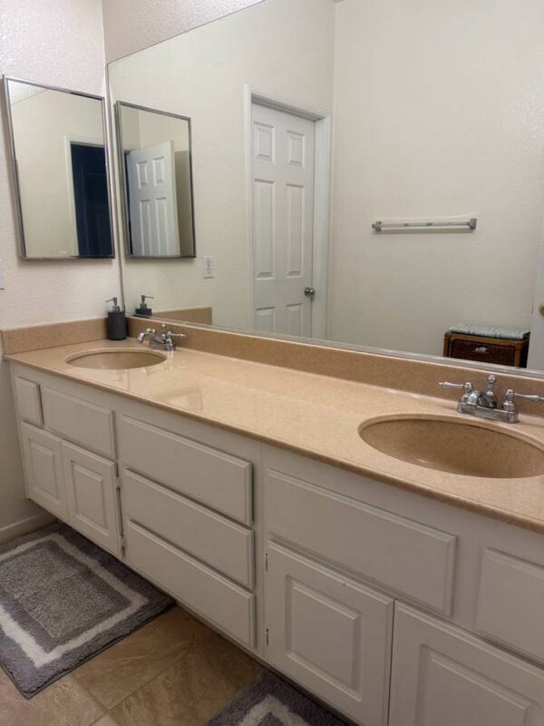 Foto del edificio - 15111 Hemlock Ave