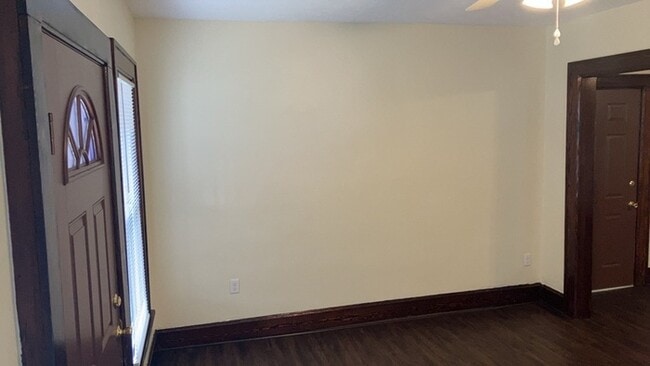 Foto del edificio - 319 E Canal St