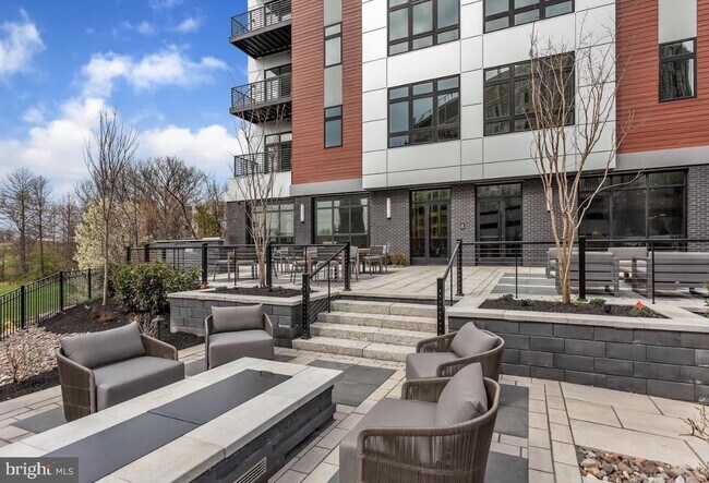 Building Photo - 575 S Goddard Blvd