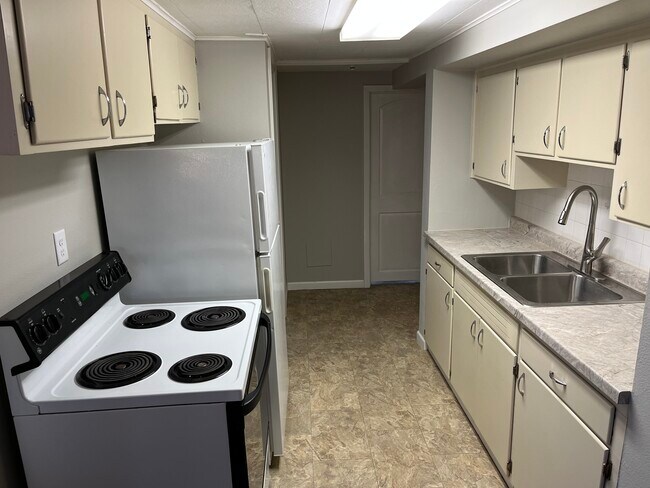 Kitchen - 1620 3rd Ave SE