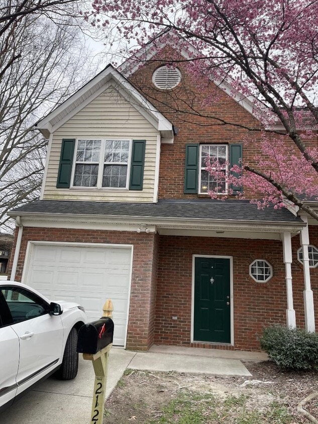 Primary Photo - 2121 Lennox Square Rd