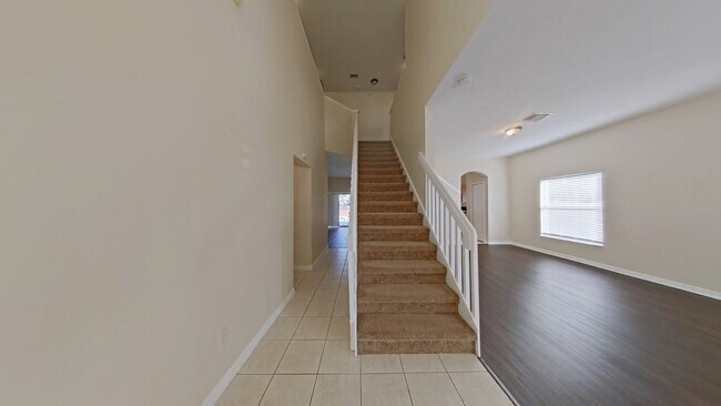 Building Photo - Lovely Large 5/4 Pool Home in West Haven