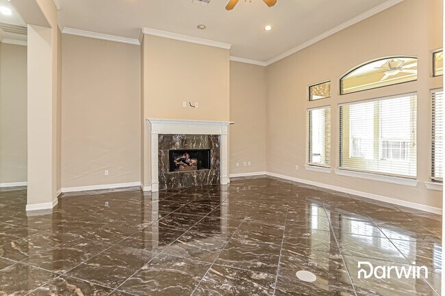 Building Photo - 5254 Lakeshore Dr