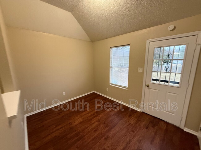 Building Photo - 2874 St Elmo Ave