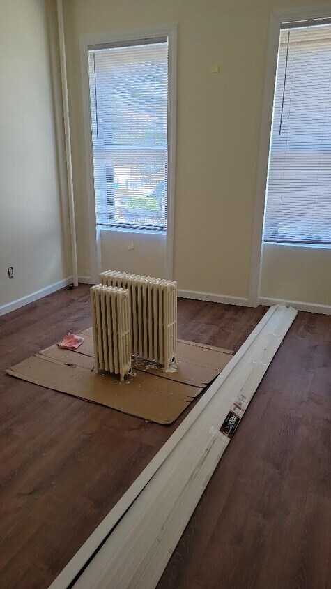 main bedroom - 204 Saint Nicholas Ave