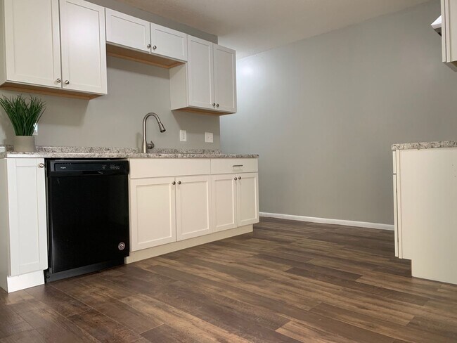 Foto del edificio - Amazing 2 bedroom 1 bath townhouse in Robb...
