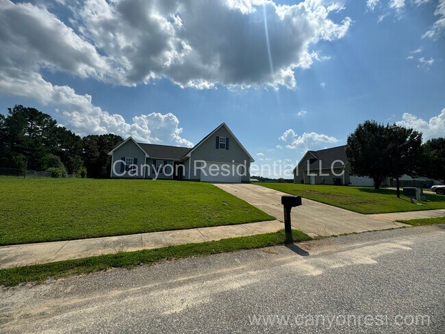 Foto del edificio - 323 Rushmore Ct