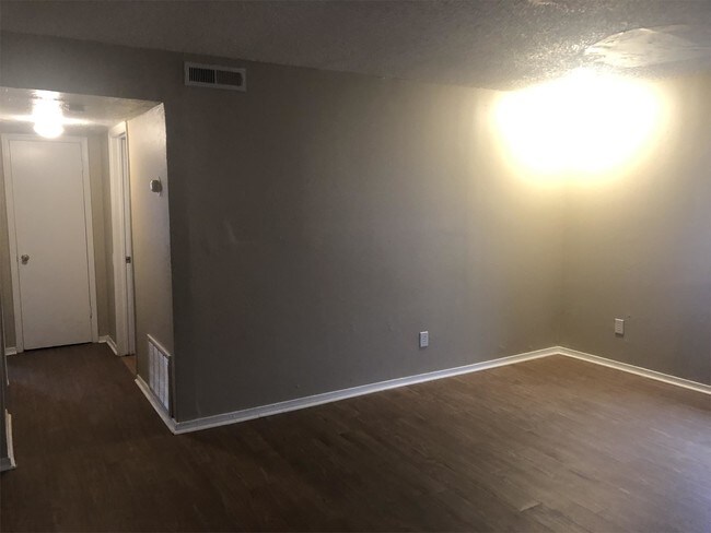 Building Photo - 1120 N Tela Dr
