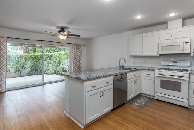 Foto del edificio - In the heart of Westlake Village this sing...