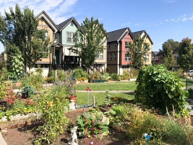 Building Photo - West Seattle Townhouse