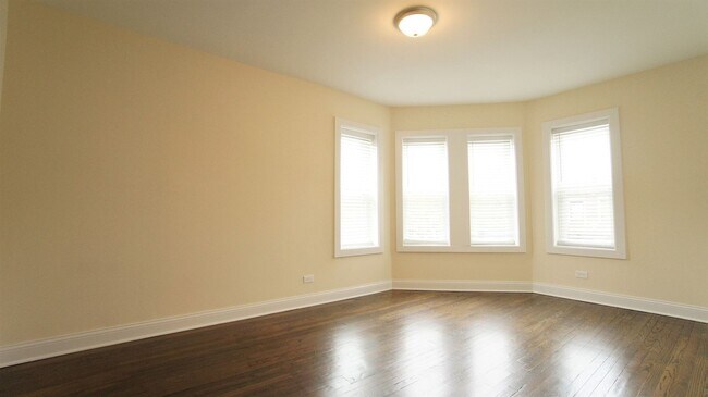 Foto del edificio - 3535 W North Ave
