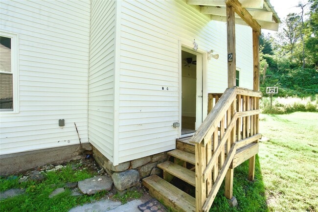 Building Photo - 120 Main St