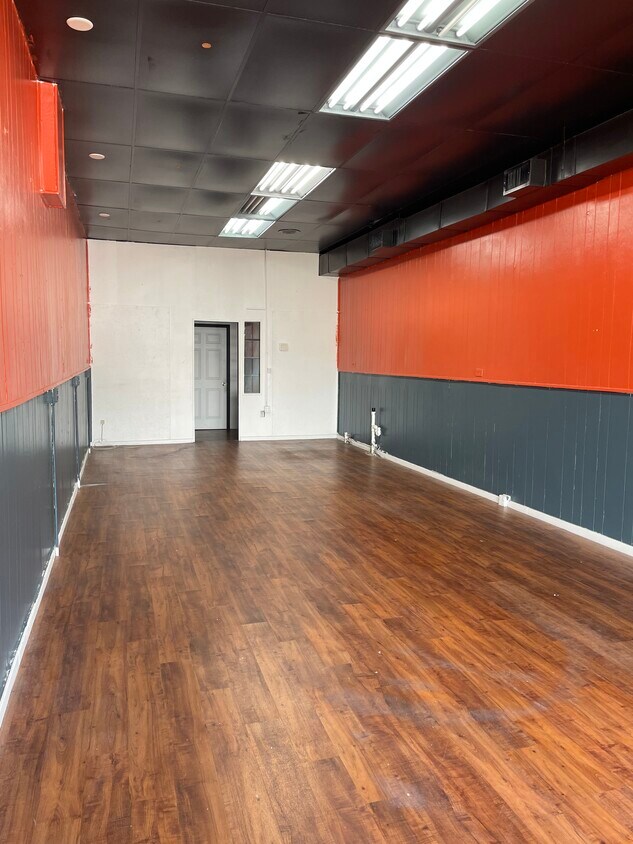 Building Photo - 103 W Barnard St