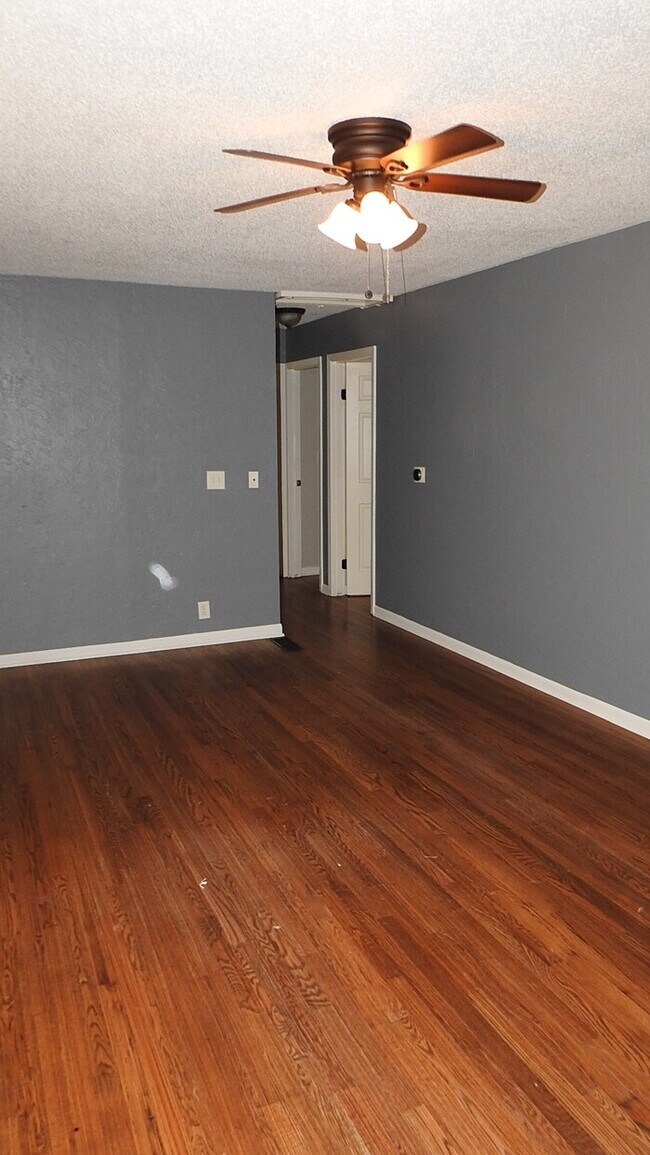 Foto del edificio - Beautiful 4-bedroom, 2 full baths home located in Independence, MO.