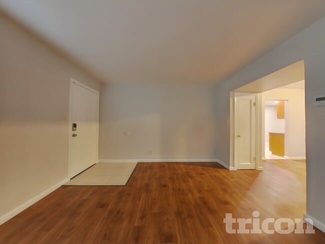 Building Photo - 2749 El Rey St