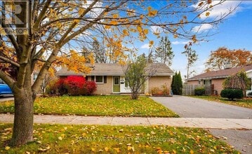 Building Photo - 1252 Royal Dr