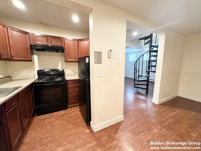 Building Photo - 13 Ruggles St