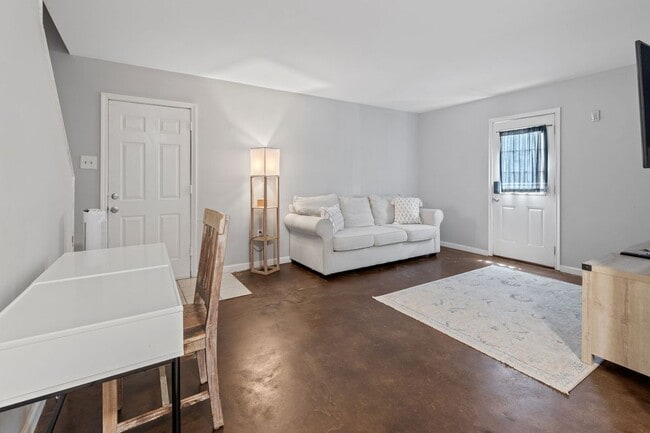 Building Photo - 1851 Fox Run Dr
