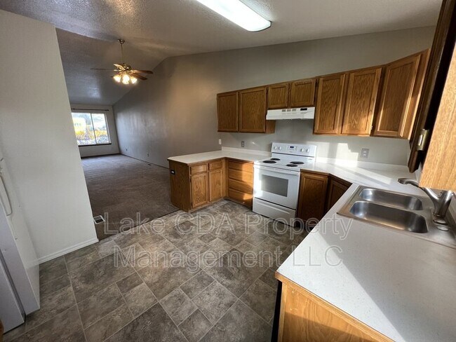 Building Photo - 202 Lava Ln