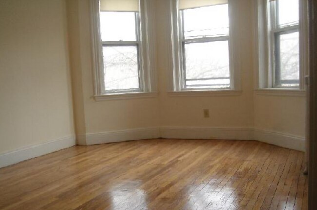 Foto del edificio - 50 Symphony Rd