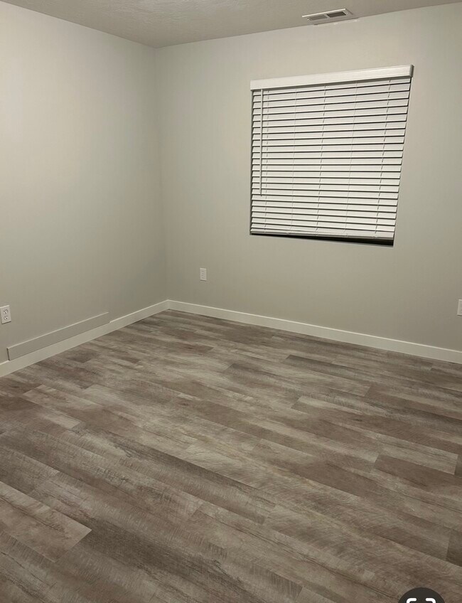 2 nice bedrooms. - 366 W Inauguration Rd