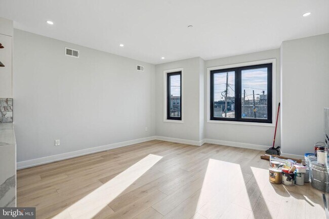 Building Photo - 2732 Frankford Ave