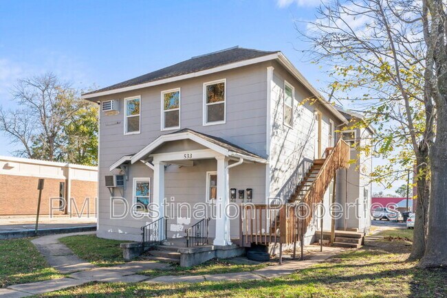 Building Photo - 533 Brown Ave