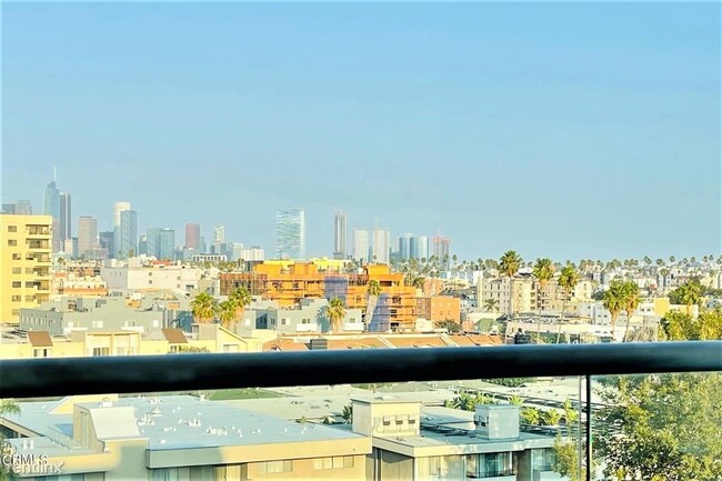 2 br, 2 bath Condo - 702 S Serrano Ave Apt... photo'