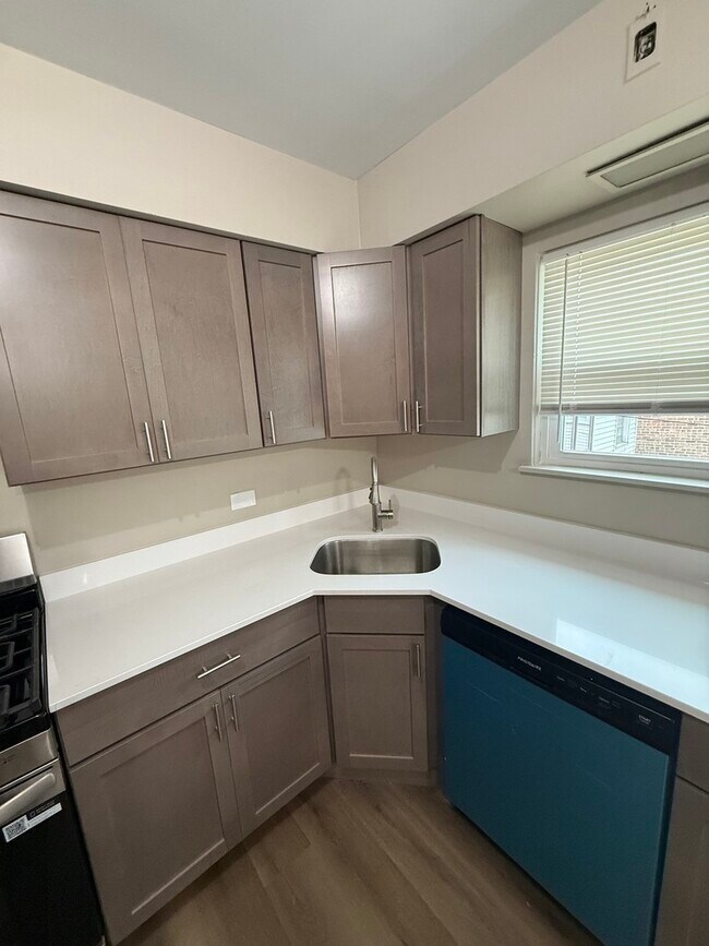 Foto del edificio - 5721 W Addison St