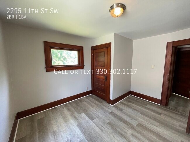 Foto del edificio - Two bedroom one bathroom second level apar...