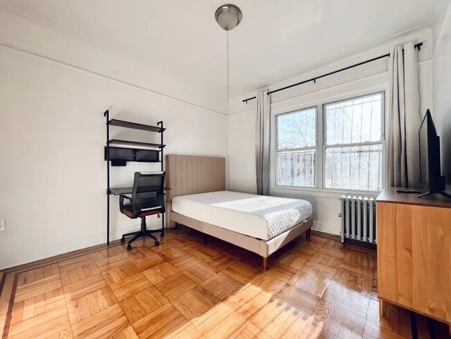 Building Photo - Furnished room/NOT APARTMENT