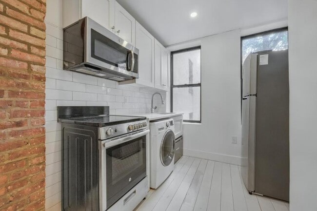 Building Photo - 0 bedroom in New York NY 10003